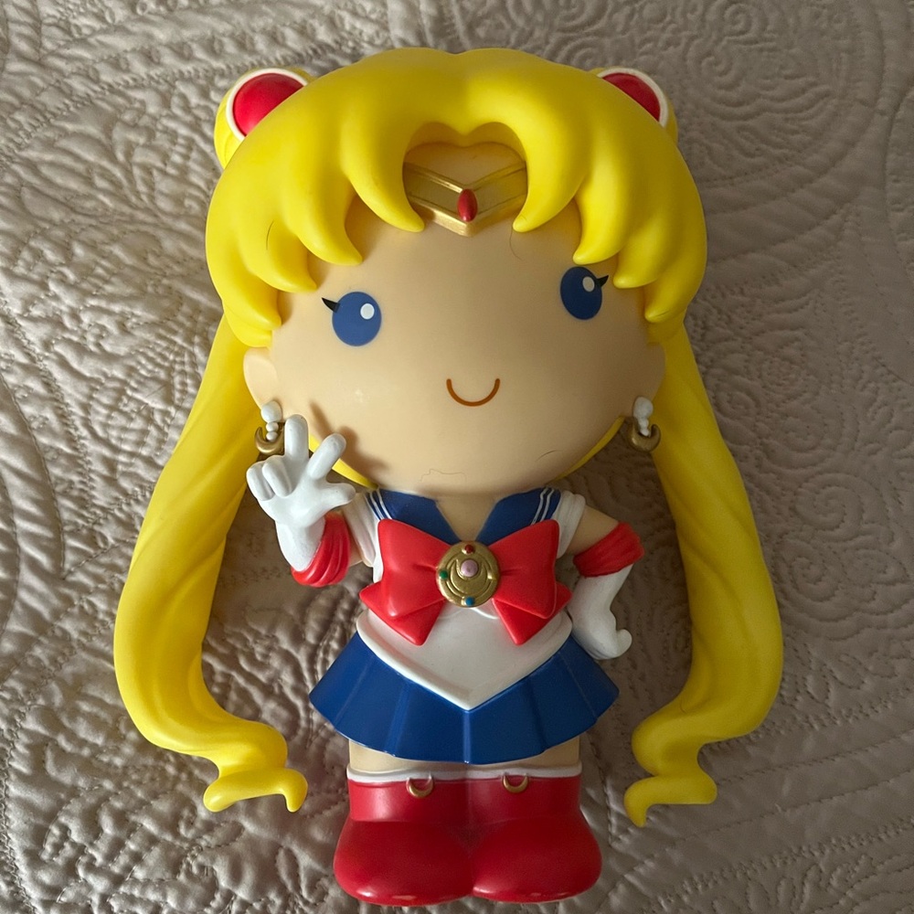 Anime Sailor Moon Usagi Chibi figural coin bank